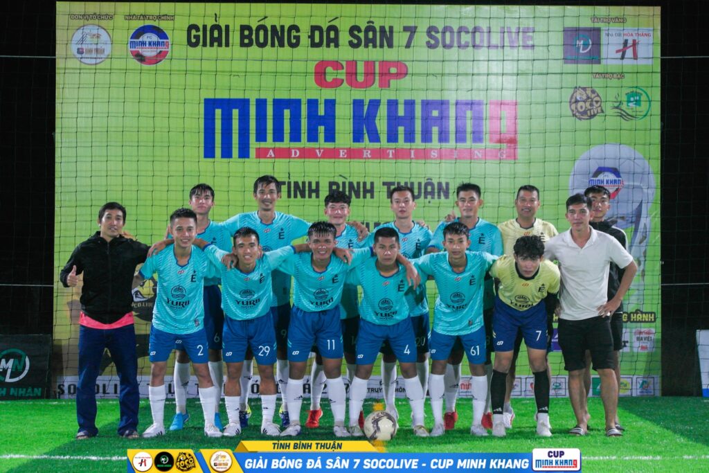 Đội hình ra sân của Yurii Hotel FC tại giải bóng đá phủi Bình Thuận Socolive Cup Minh Khang 2022