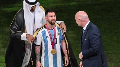 Chiếc áo choàng bisht được Quốc vương Qatar trao tặng cho Messi