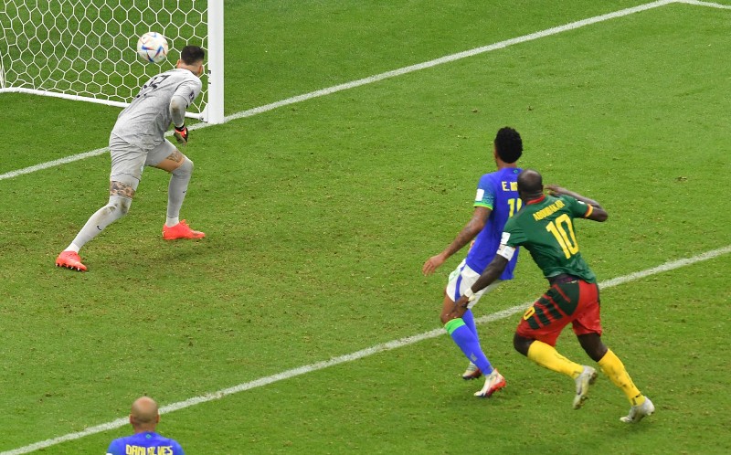 Aboubakar ghi bàn mở tỷ số cho trận đấu giữa Cameroon vs Brazil