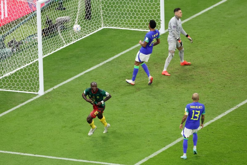 Aboubakar nâng tỷ số lên 1 - 0 trong trận đấu giữa Cameroon vs Brazil