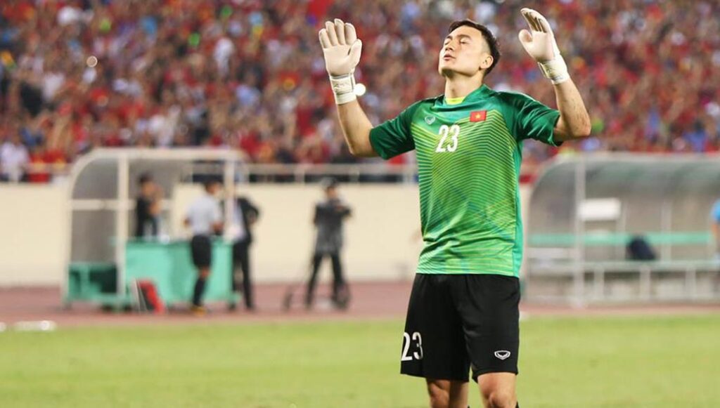 Đặng Văn Lâm chưa chắc suất đá chính tại AFF Cup - thủ môn xuất sắc Nguyễn Văn Toản