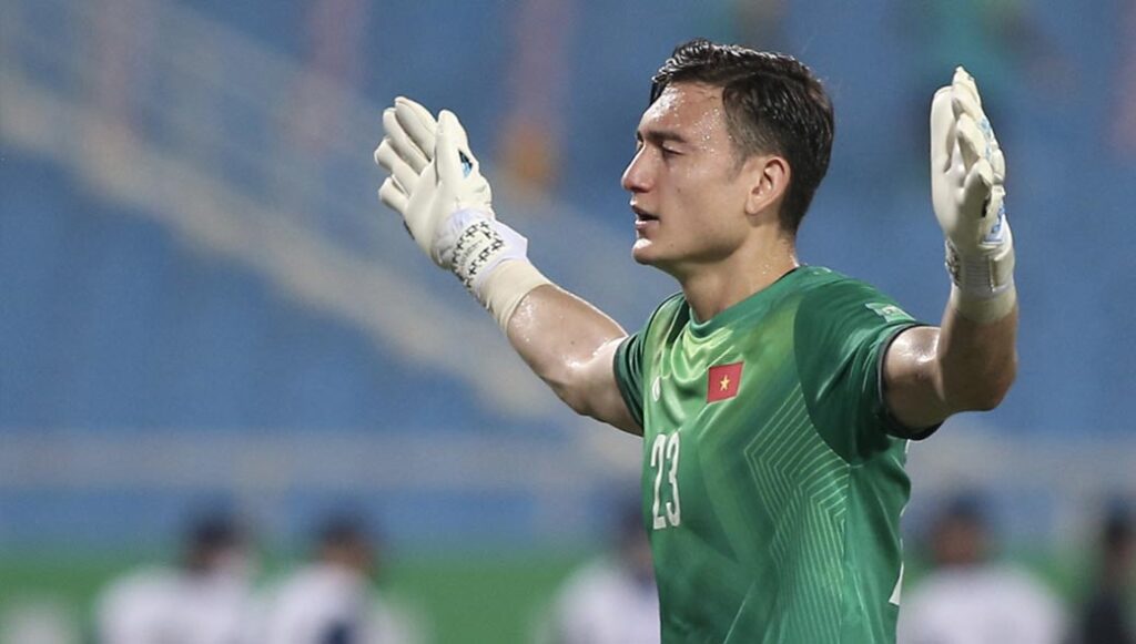 Đặng Văn Lâm chưa chắc suất đá chính tại AFF Cup - thủ môn Trần Nguyên Mạnh có tài năng gì?