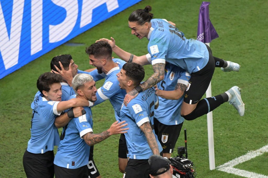 Uruguay bất ngờ có 2 bàn thắng mở tỷ số từ rất sớm