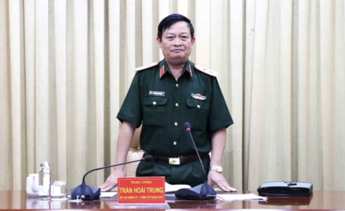 Trung tướng Trần Hoài Trung phát biểu tại buổi họp báo