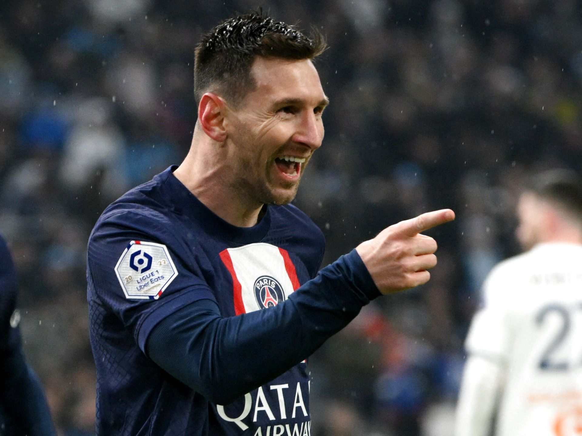 Messi trở lại Barcelona khiến NHM phấn khích 