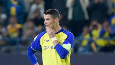 Ronaldo tức giận vì HLV thay người